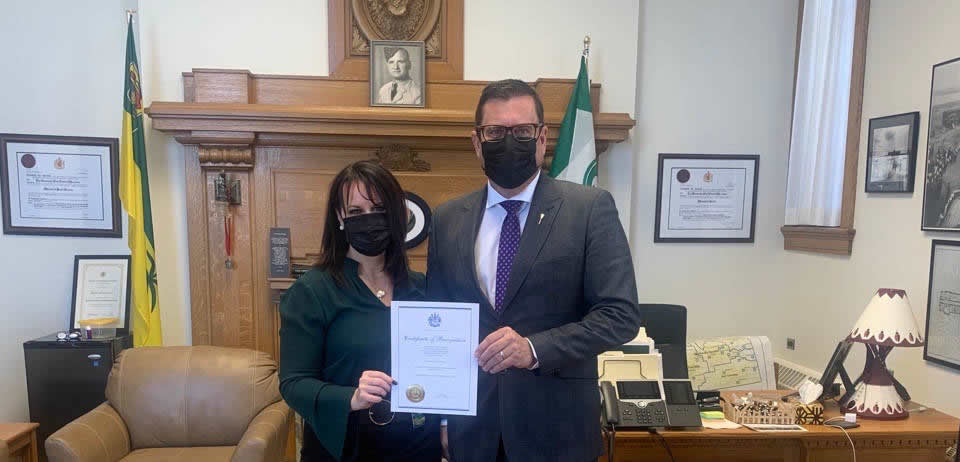 Honourable Paul Merriman (Minister of Health, Government of Saskatchewan) meets with Jennifer May (Lung Saskatchewan) to proclaim November “Radon Action Month”